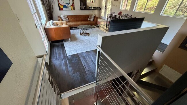 Building Photo - 637 S Crescent Ct