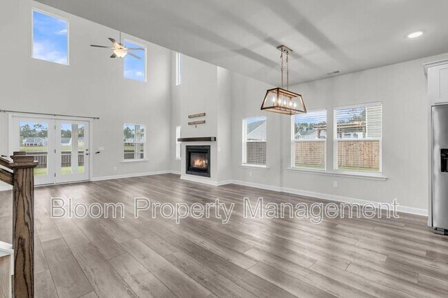 Building Photo - 450 Carrara Dr