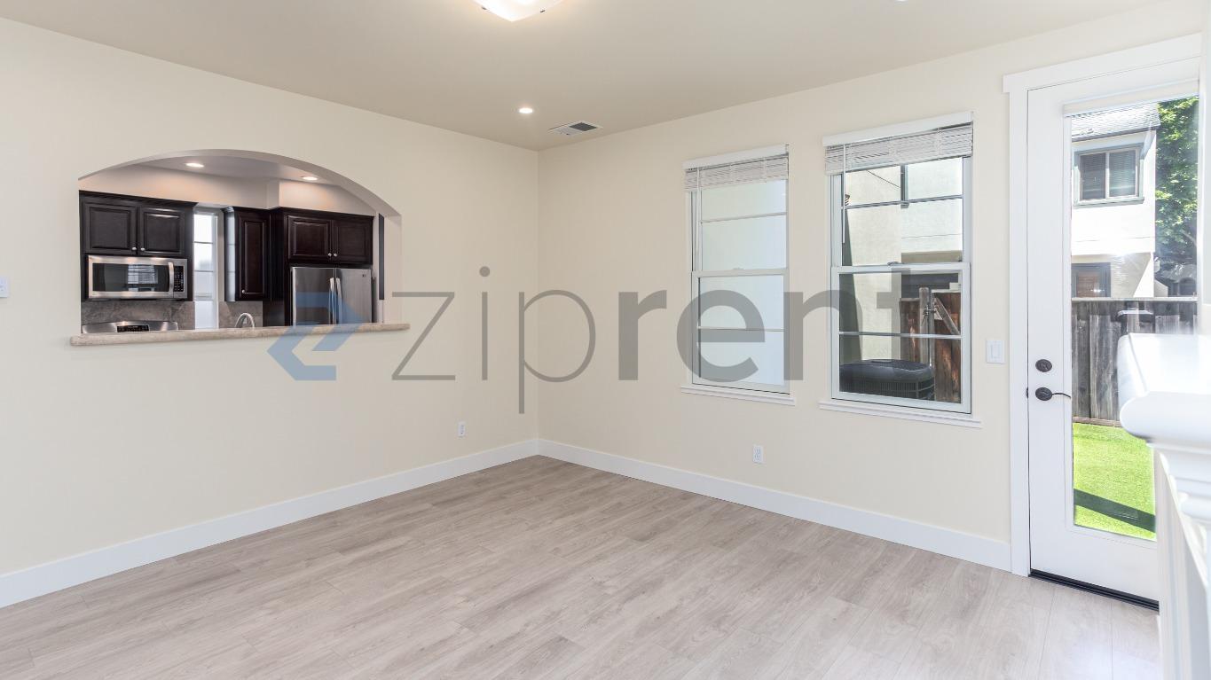 Building Photo - Unit