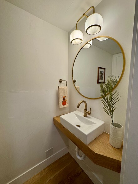 Building Photo - 1401 Yates St