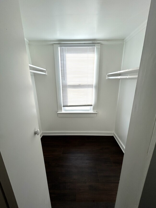 Building Photo - 1212 Fisher St