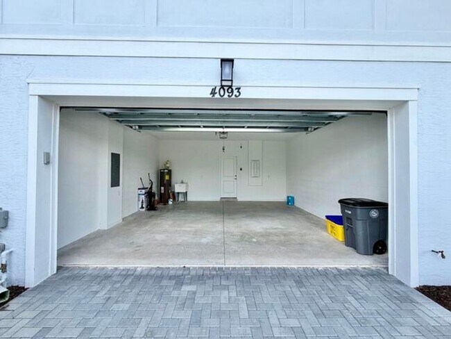 Building Photo - 4093 S Longwood Lk Sq