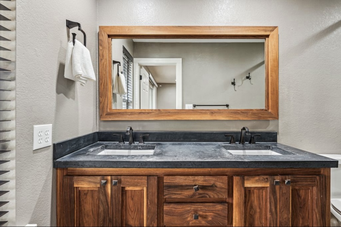 Master bath - 10896 N 105th Way