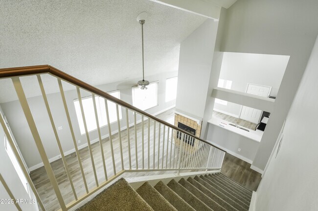 Building Photo - 2229 W Ross Ave