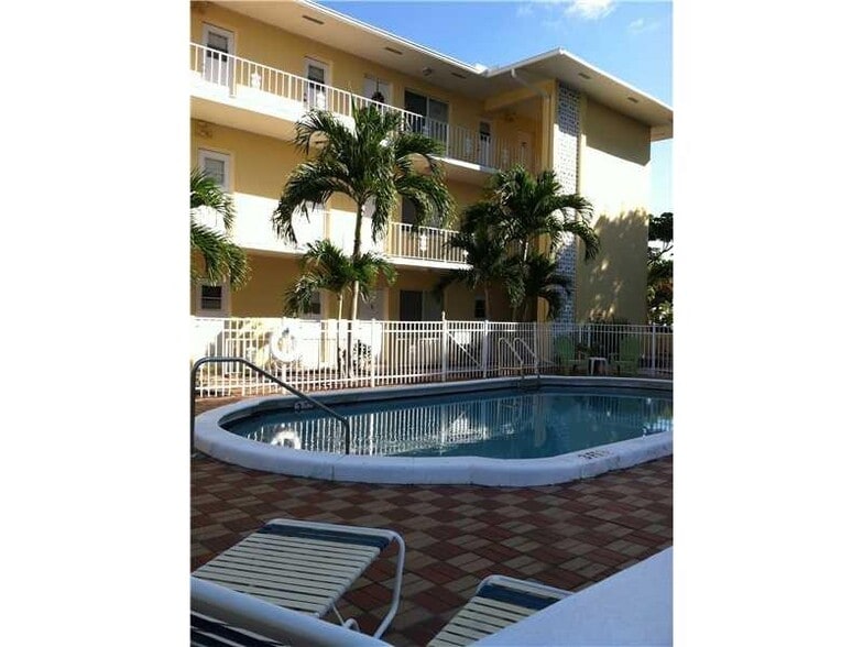 Hyacinth House Condo Association - 3061 NE 49th St