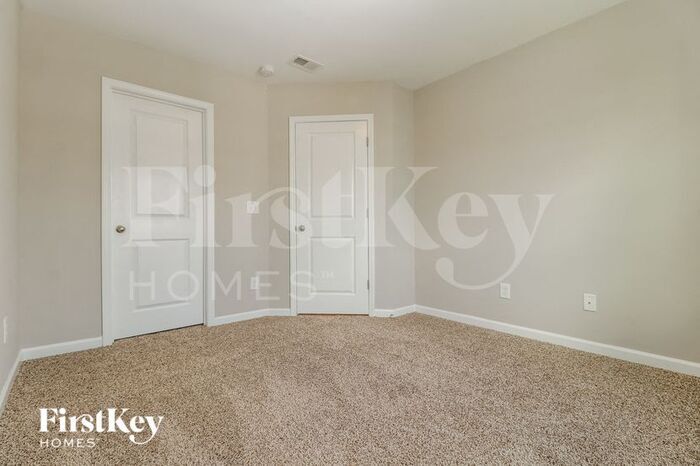 Building Photo - 770 Redbud Ln