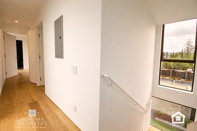 Building Photo - 1211-1213 Broadway