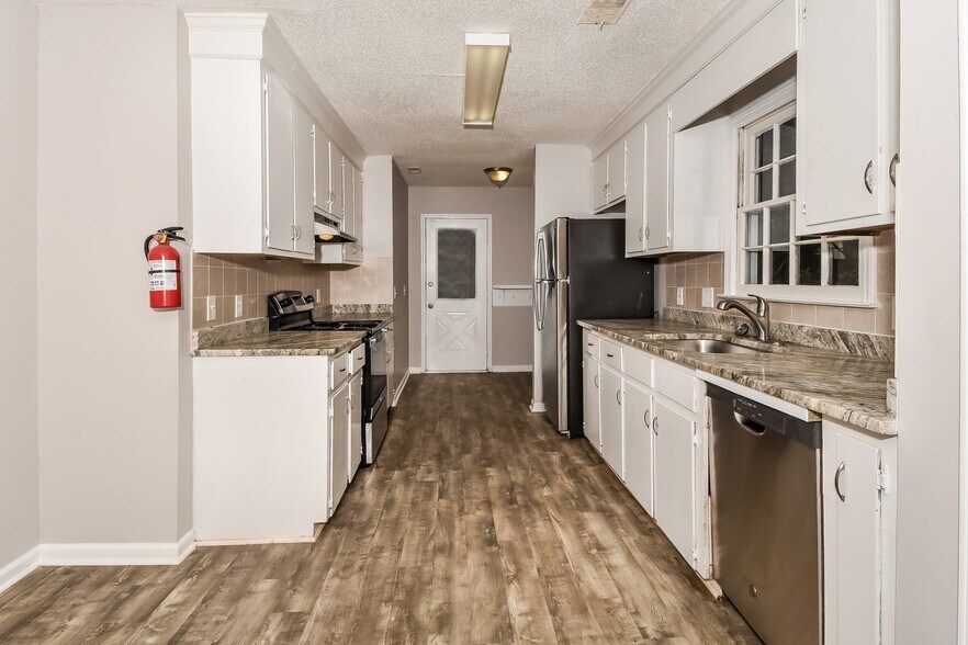 Building Photo - 241 Holmsbury Rd