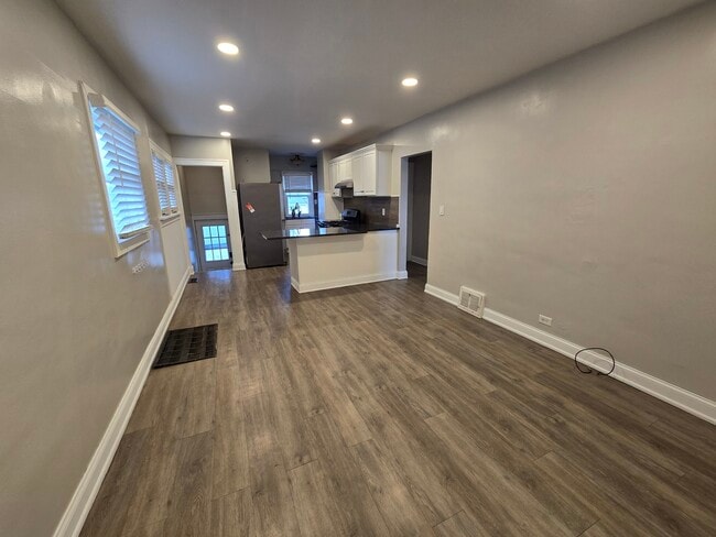 Building Photo - 185 Pick Ave