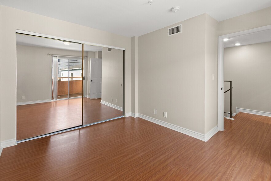 Building Photo - 321 W Dryden St