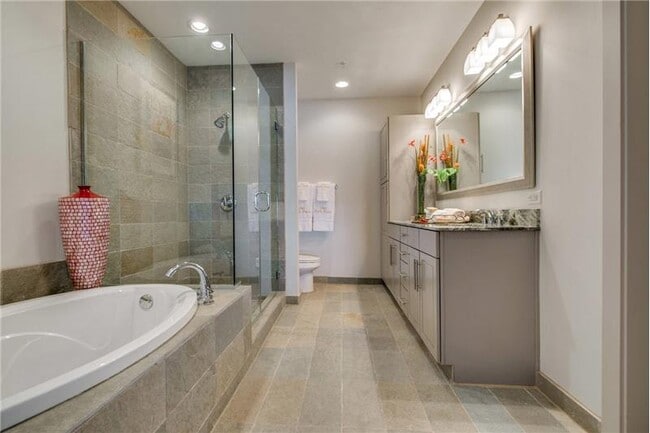 Building Photo - 1401 McKinney St