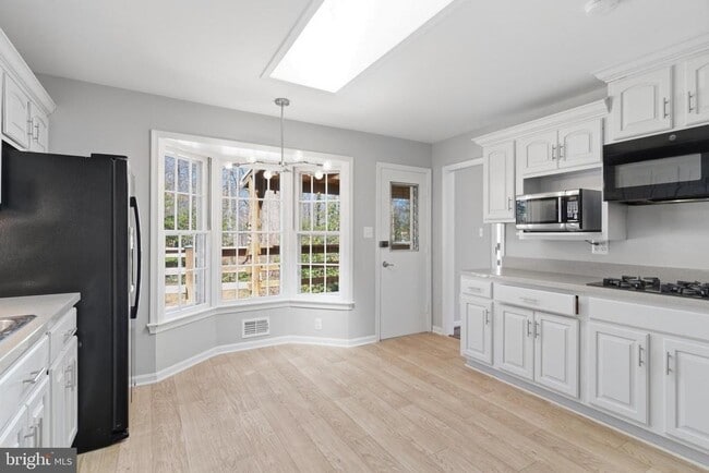 Building Photo - 9116 Hamilton Dr