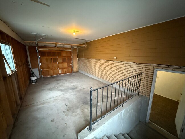 Building Photo - Single-Family Home In West Valley--Includes Fenced Yard!