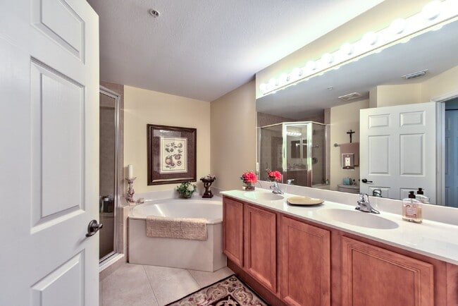 Building Photo - BEAUTIFUL PELICAN LANDING HOME