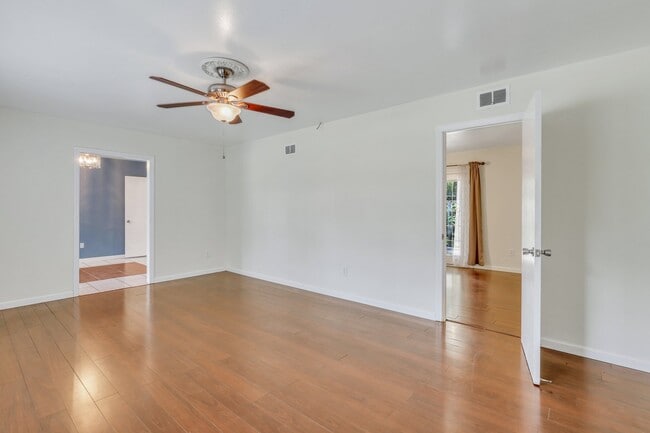 Building Photo - 12473 Northwood Rd