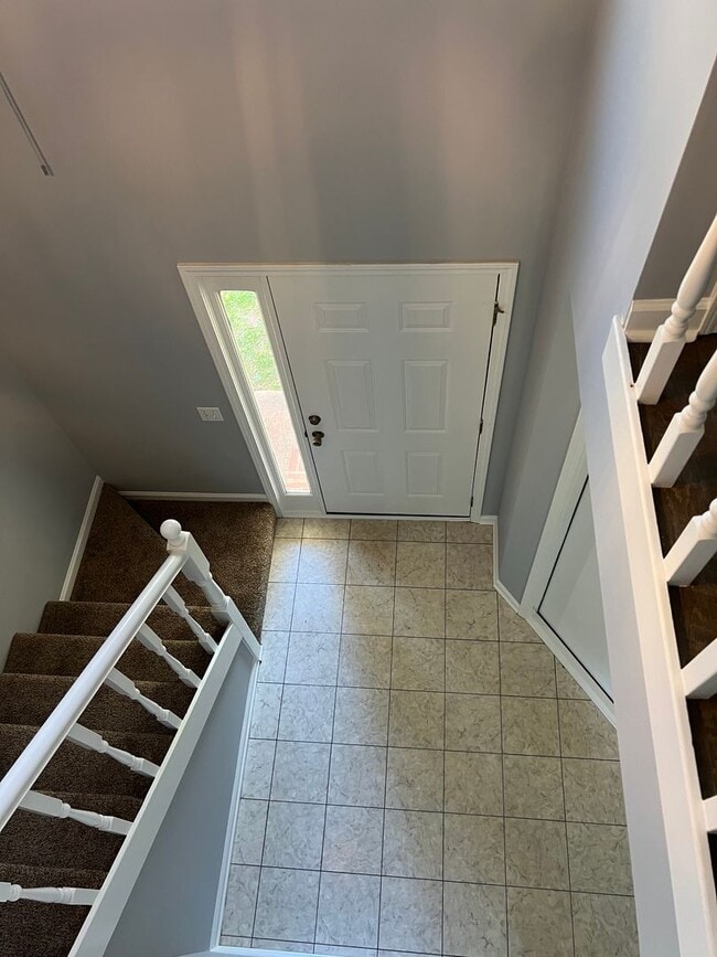 Building Photo - 113 Pineridge Dr