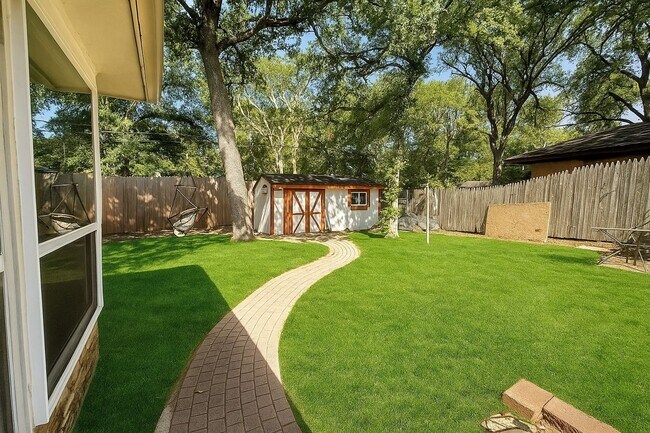 Building Photo - 3-Bedroom Home for Lease in Grand Prairie – 2,331 Sq Ft