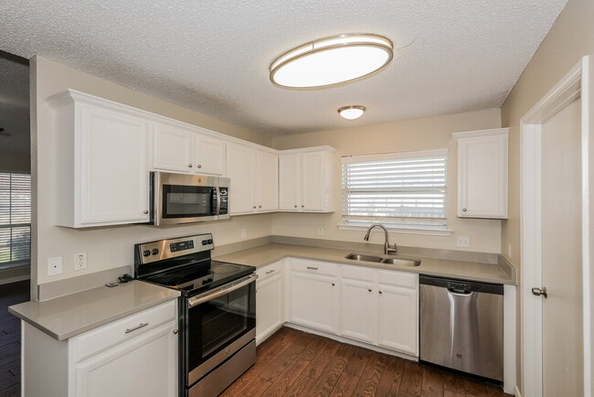 Building Photo - 317 Helmsford Trail