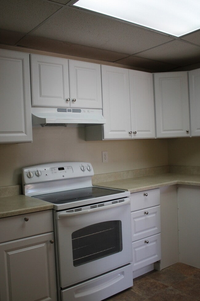 Building Photo - Washer and Dryer in unit!