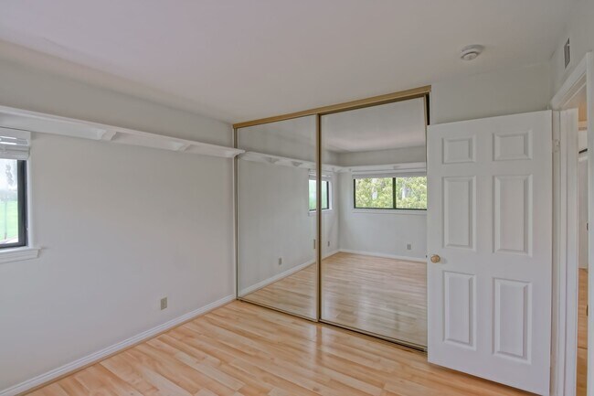 Building Photo - PRIME POOLFRONT LOCATION & CLOSE TO MAIN GATE! BRIGHT & SPACIOUS, END-UNIT POOLFRONT TOWNHOUSE W/...