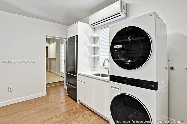 Building Photo - 1534 Palancia Ave