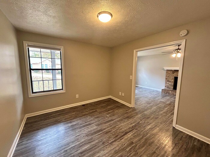 Building Photo - 1008 Tyree Ct S