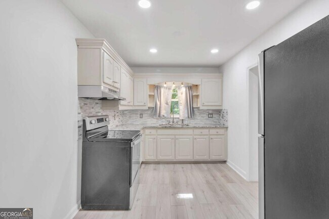 Building Photo - 2773 Fairlane Dr SE