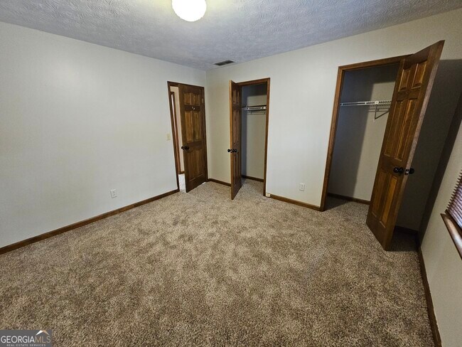 Building Photo - 5525 Wedgewood Ct SW