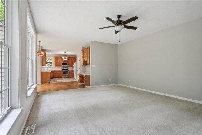 Building Photo - Spacious home in Fernbrook community and J...