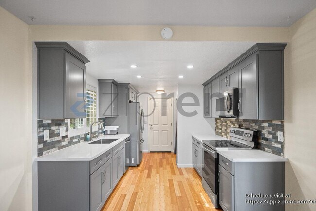 Building Photo - 7898 Gate Way