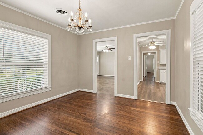 Building Photo - "Adorable 2-Bedroom, 1-Bath in Home with Beautiful Oak Floors, Spacious Yard and Lawn Service Inc...