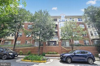 Building Photo - 1855 Stratford Park Pl