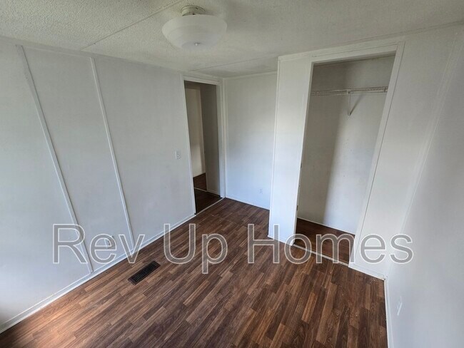 Building Photo - 123 Fred Dr