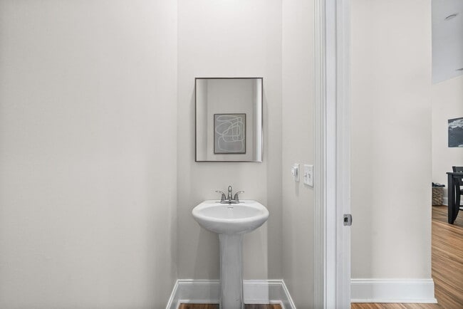 Building Photo - Modern Living in the Heart of Pleasant View Village!