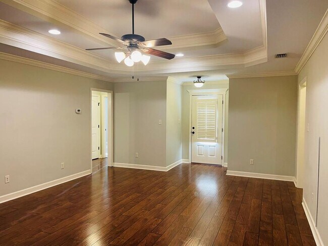 Building Photo - Beautiful 3 Bedroom Home with Screened Porch, Fenced Backyard & Open Floor Plan in Hahira