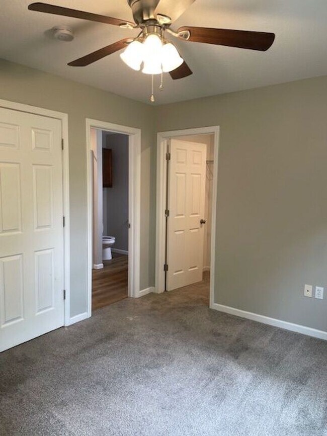 Building Photo - 202 Tyler St