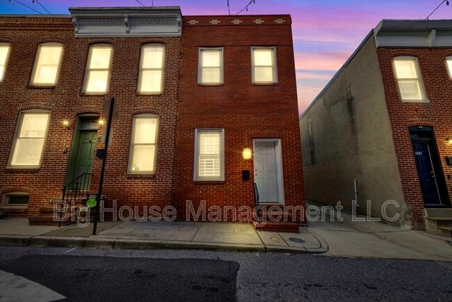 Building Photo - 226 N Madeira St