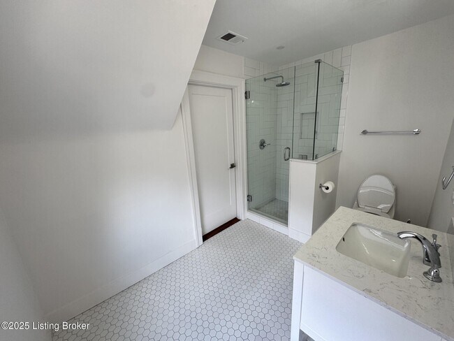 Building Photo - 2904 Riedling Dr