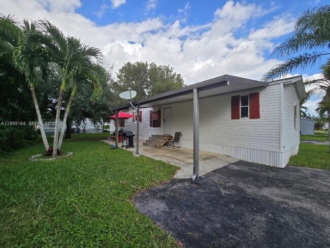 Building Photo - 35250 SW 177th Ct