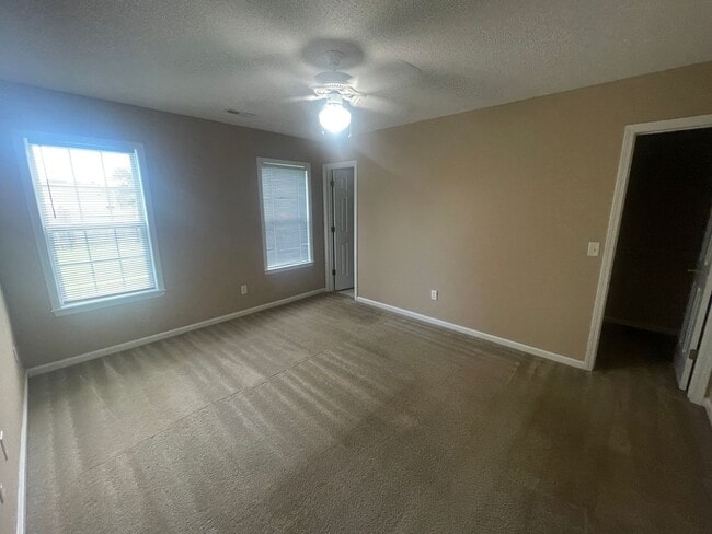 Building Photo - 2817 Valor Dr