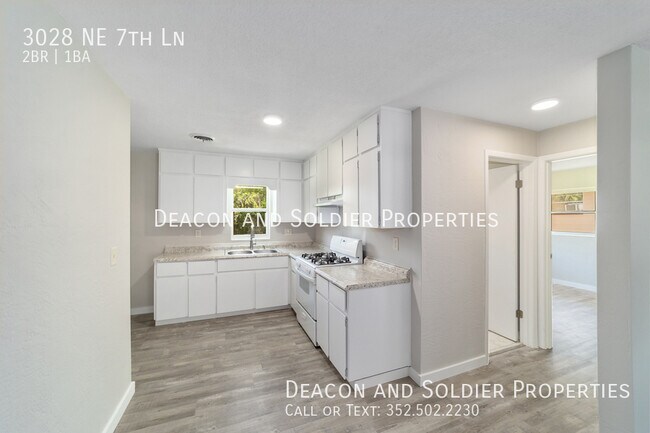 Building Photo - 3028 NE 7th Ln