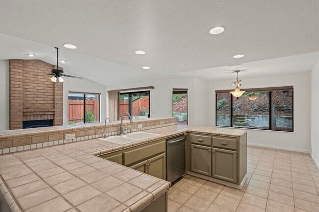 Building Photo - Single-Story El Dorado Hills Home with Vau...