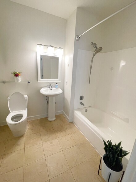 Building Photo - 135 Valencia St