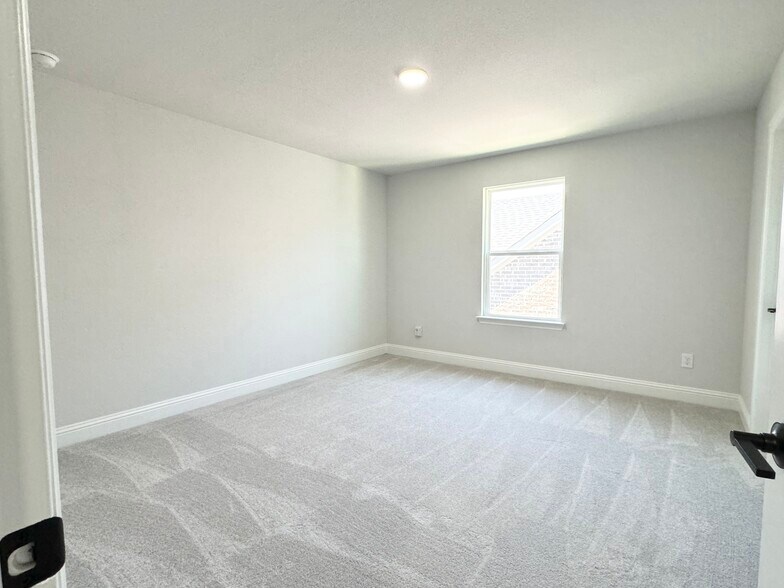 Building Photo - 2801 Riverview Rd