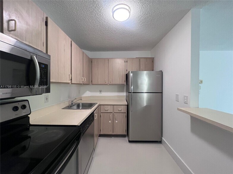Building Photo - 10733 Cleary Blvd