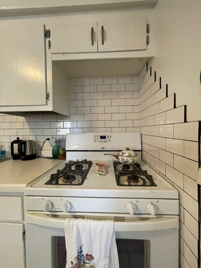 kitchen - 2429 Garfield Ave