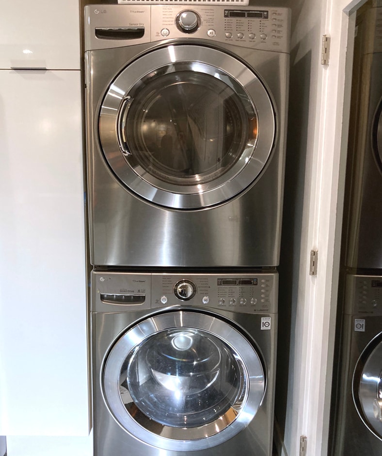 Washer & Dryer. - 8616 Wonderland Ave