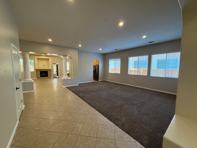 Building Photo - 4-bedroom single story in Sylvan School District!