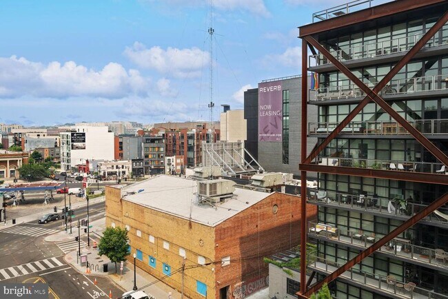 Building Photo - 2030 8th St NW