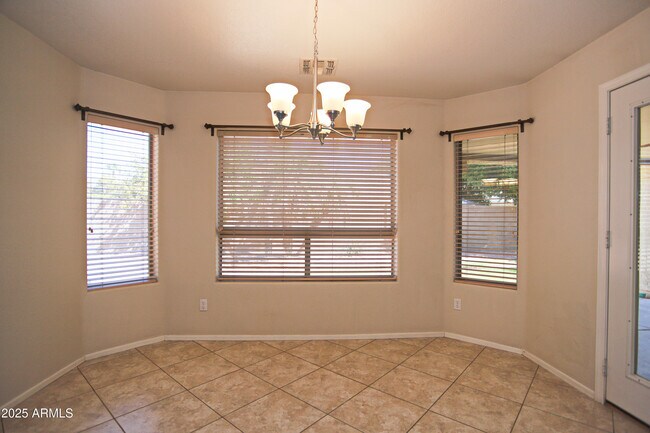 Building Photo - 4953 S Moss Dr